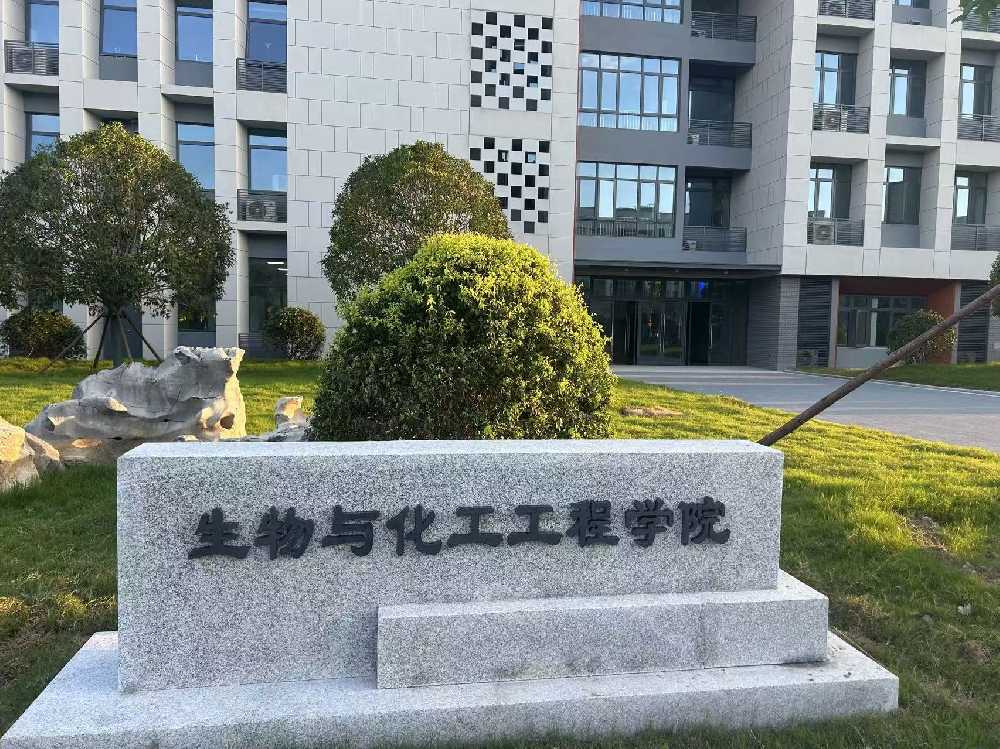 东昌府区扬州职业大学体育场高杆灯项目